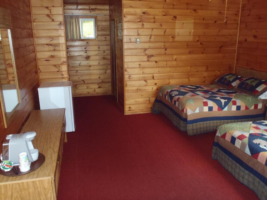 Red Lodge Resort Little Current Habitación foto
