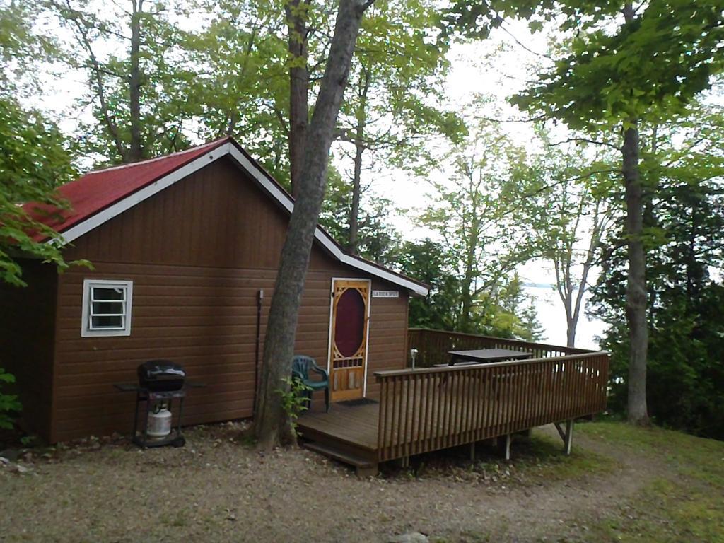 Red Lodge Resort Little Current Habitación foto
